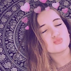 Meet your Posher, Abbie